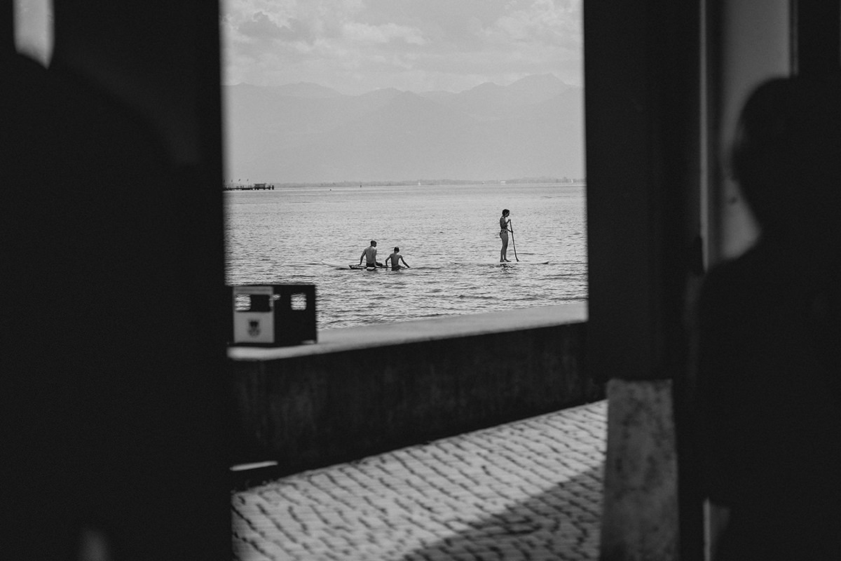 Stand-Up-Padler auf dem Bodensee fotografiert bei einer Hochzeit in der Wert1919 in Kressbronn von Patricia Hamann