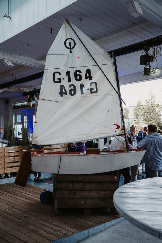 Segelboot als Dekoration in der Hochzeitslocation Werft1919 am Bodensee – fotografiert von Patricia Hamann