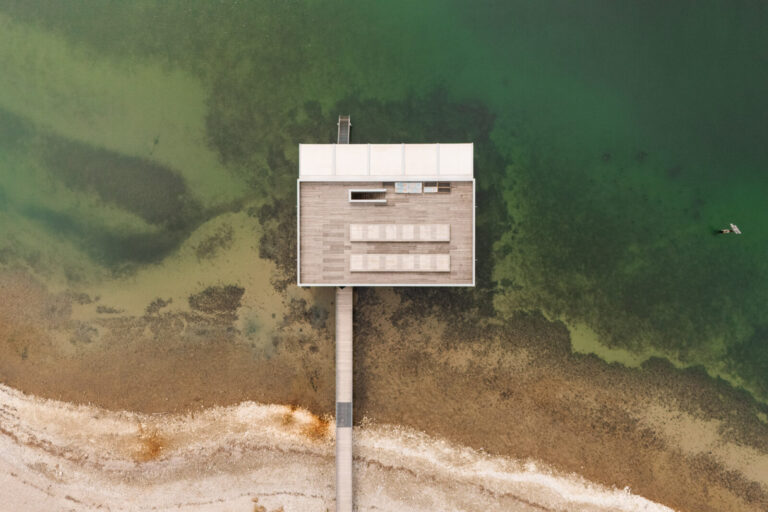 Luftaufnahme des Badehauses am Bodensee bei einer Hochzeit in Lochau.