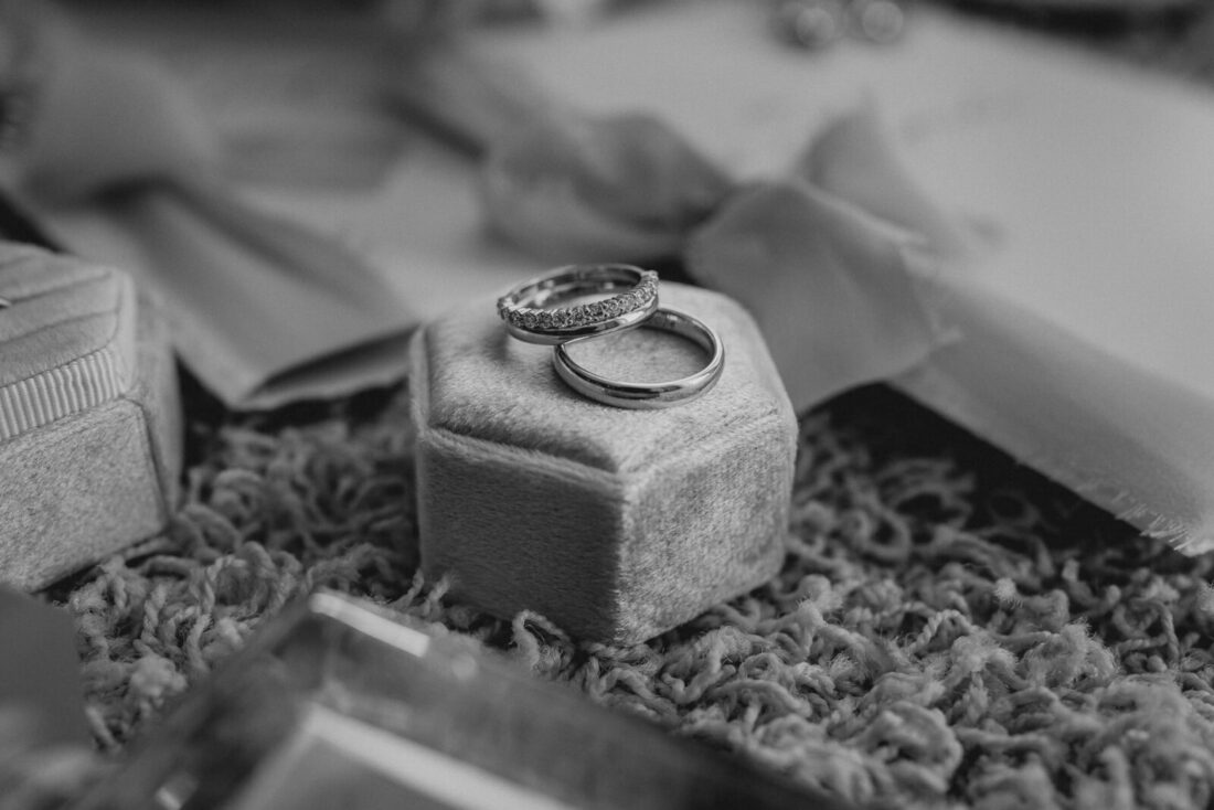 Detailaufnahme der Eheringe bei einer Hochzeit im Zollhaus Ludwigshafen während der Hochzeitsreportage
