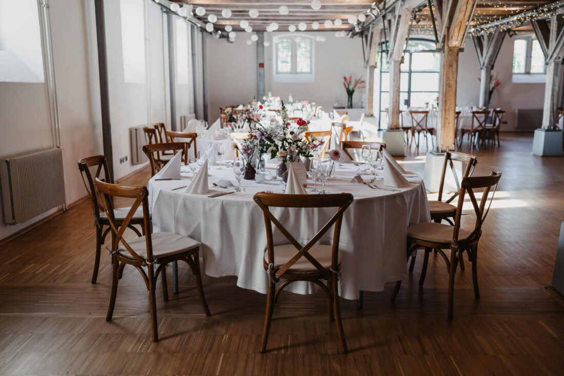 Festlich gedeckter Hochzeitssaal im Zollhaus Bodman-Ludwigshafen