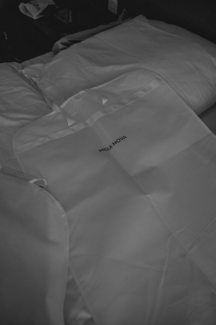 Vorbereitungen zur Hochzeit im Zollhaus Ludwigshafen mit Brautkleid im Dressbag